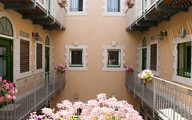 חצר השוק - מלון סוויטות